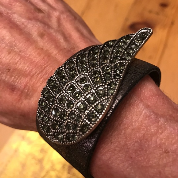 💍Leather Wrap Bracelet - Picture 3 of 6